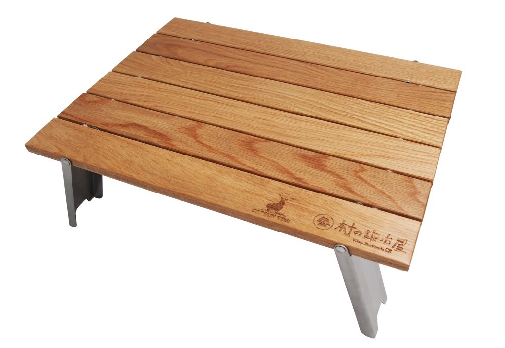 CAPTAIN STAG × 村の鍛冶屋 オリジナル木製コラボロールテーブルを販売 
