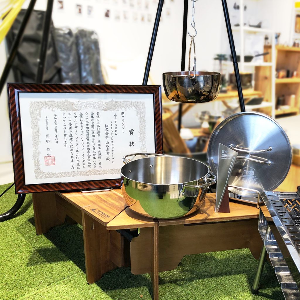 送料無料，限定セール 村の鍛冶屋 TSBBQ ライトステンレスダッチオーブン 10インチ アウトドア キャンプ 調理器具 039078005